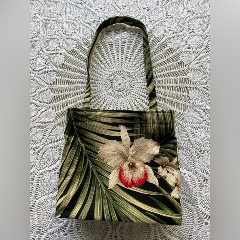 Lovely, unique, floral accented handbag
